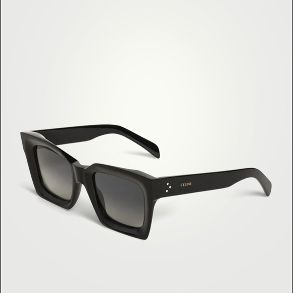 Ordered. Doesn’t match my face - never been worn. Brand new. - Picture 1 of 2